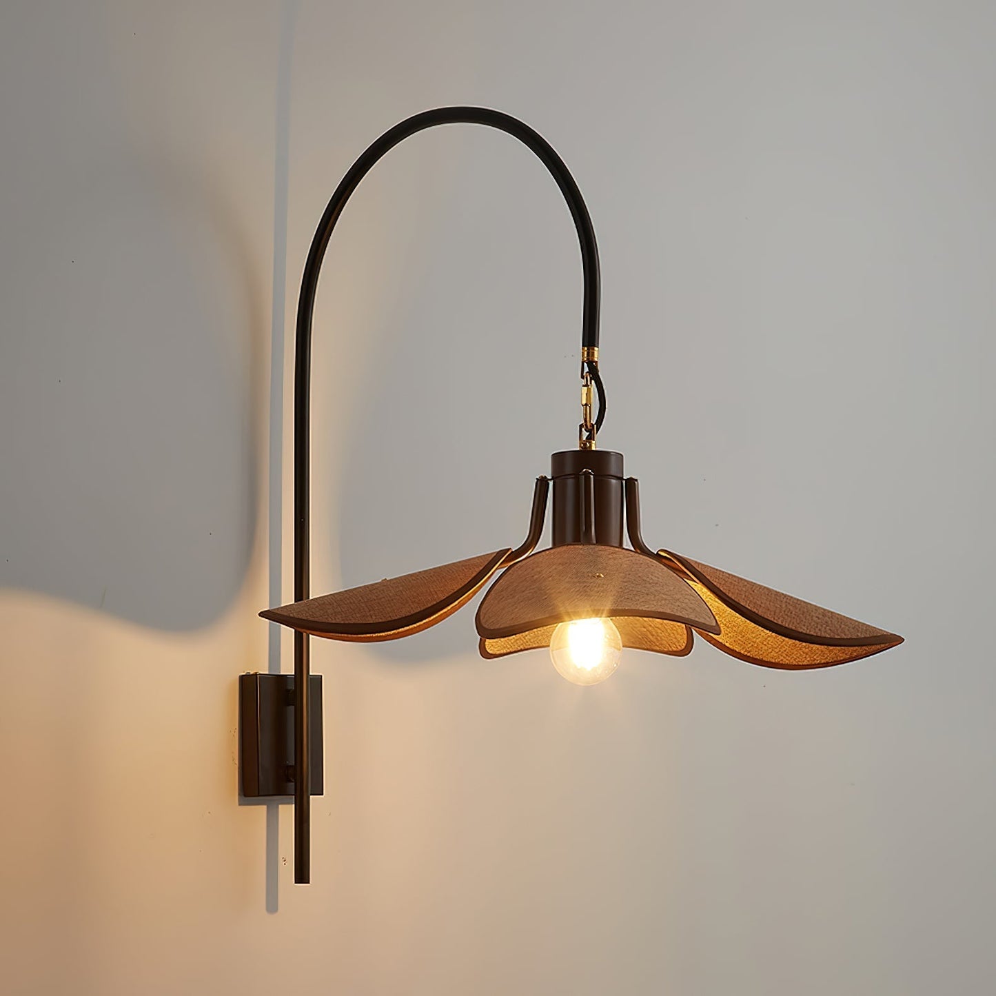 Applikation Petal Bloom – Elegante Wandlampe in Form von Blütenblättern