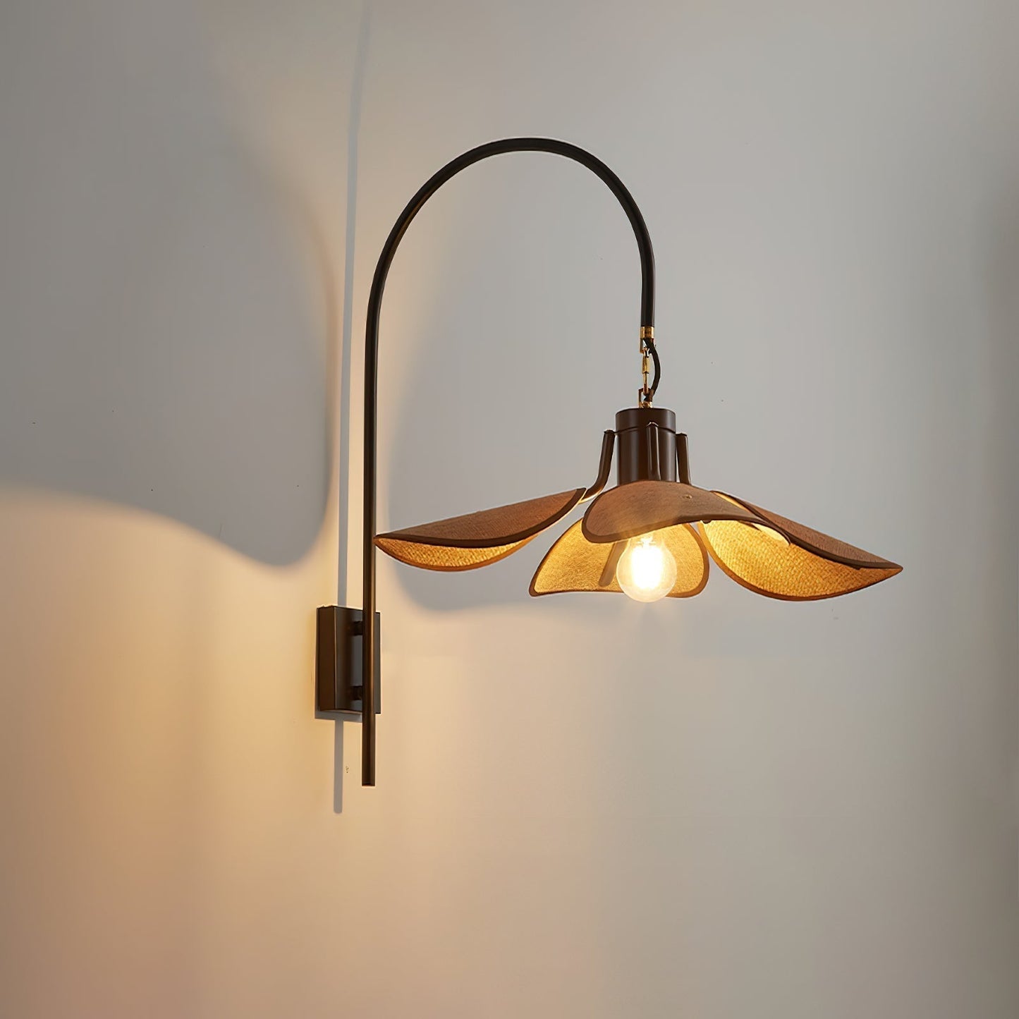 Applikation Petal Bloom – Elegante Wandlampe in Form von Blütenblättern
