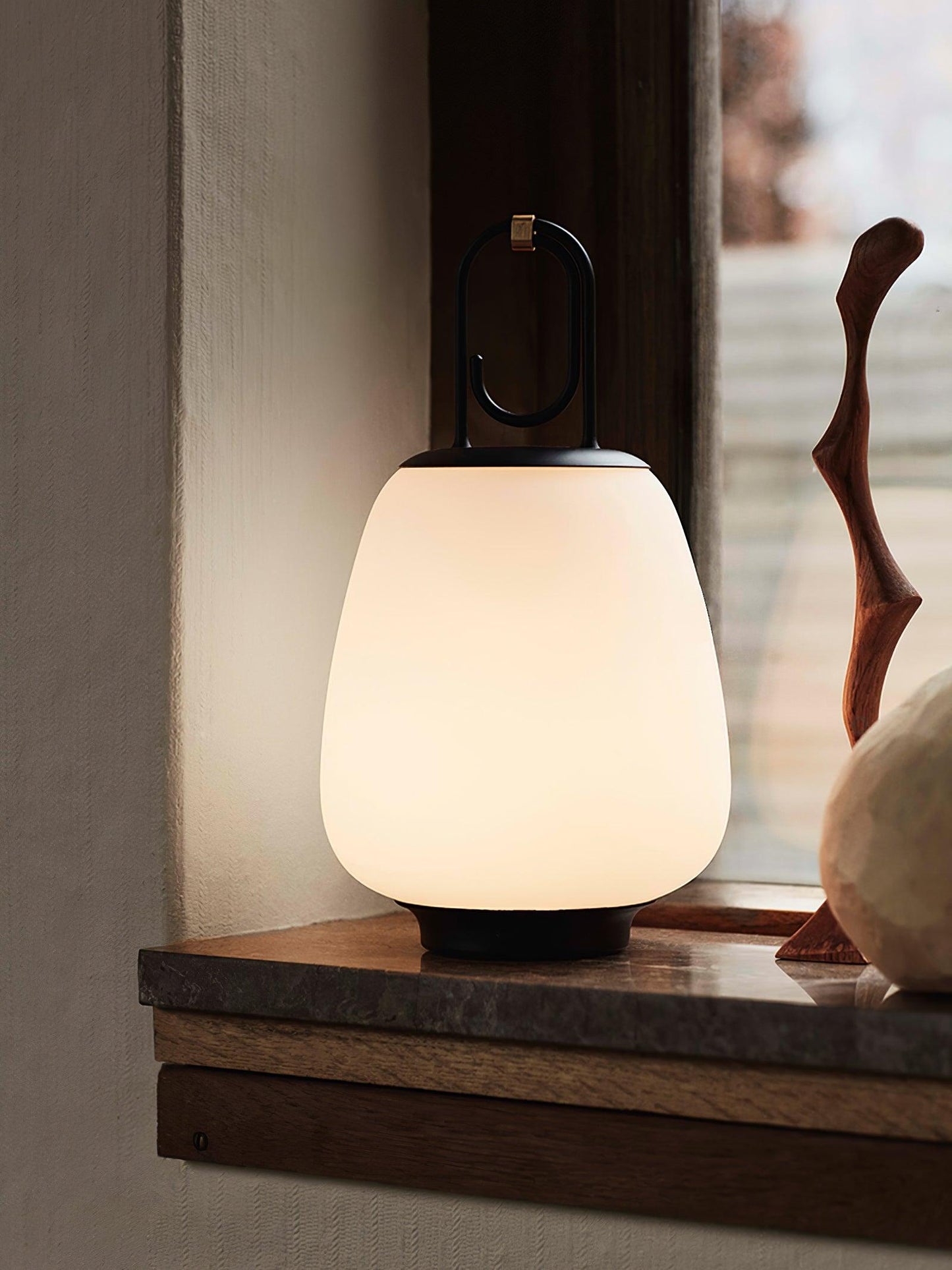 Portable Tischlampe mit USB-Aufladung – Elegantes skandinavisches Design und dimmbares Licht