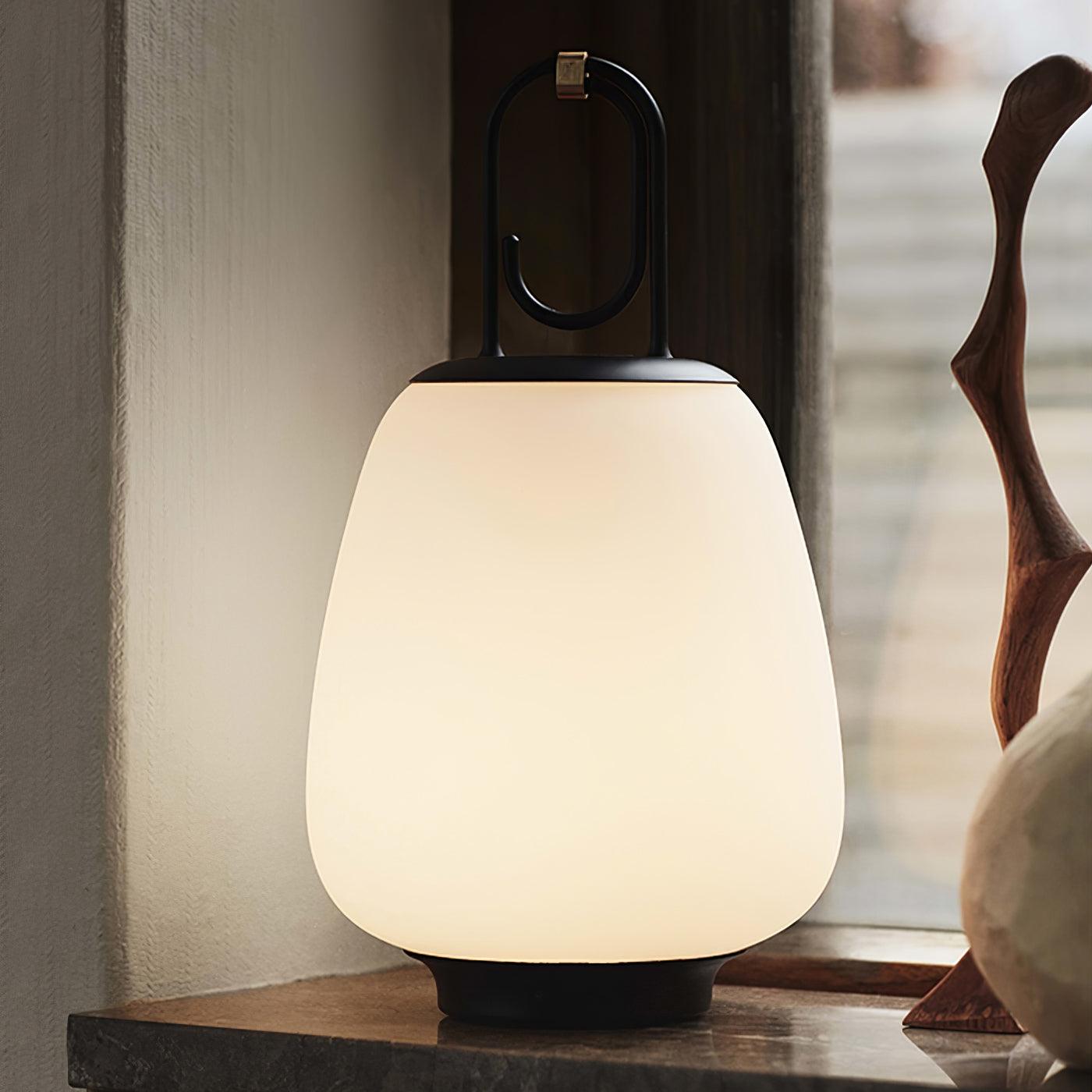 Portable Tischlampe mit USB-Aufladung – Elegantes skandinavisches Design und dimmbares Licht