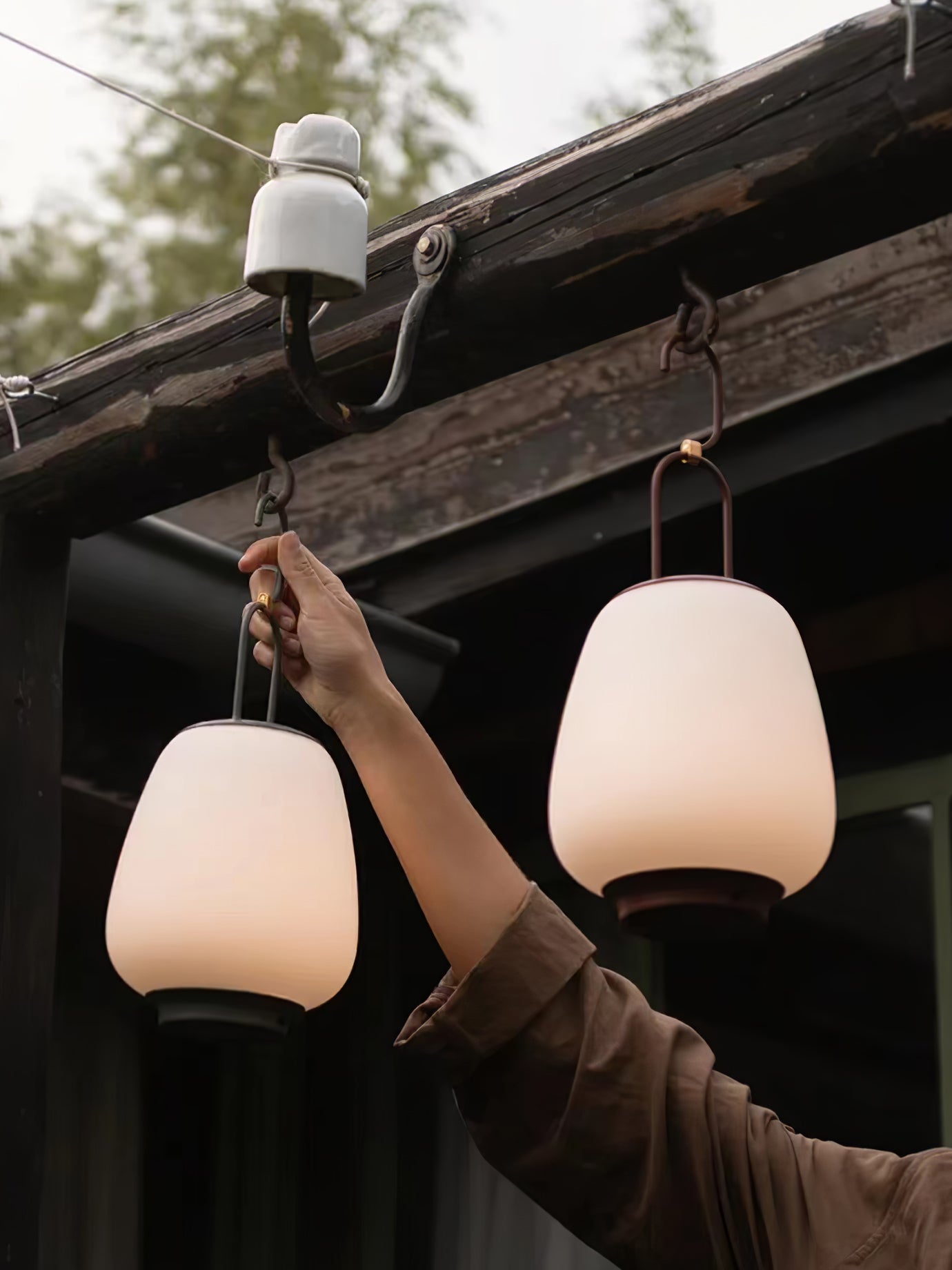 Portable Tischlampe mit USB-Aufladung – Elegantes skandinavisches Design und dimmbares Licht