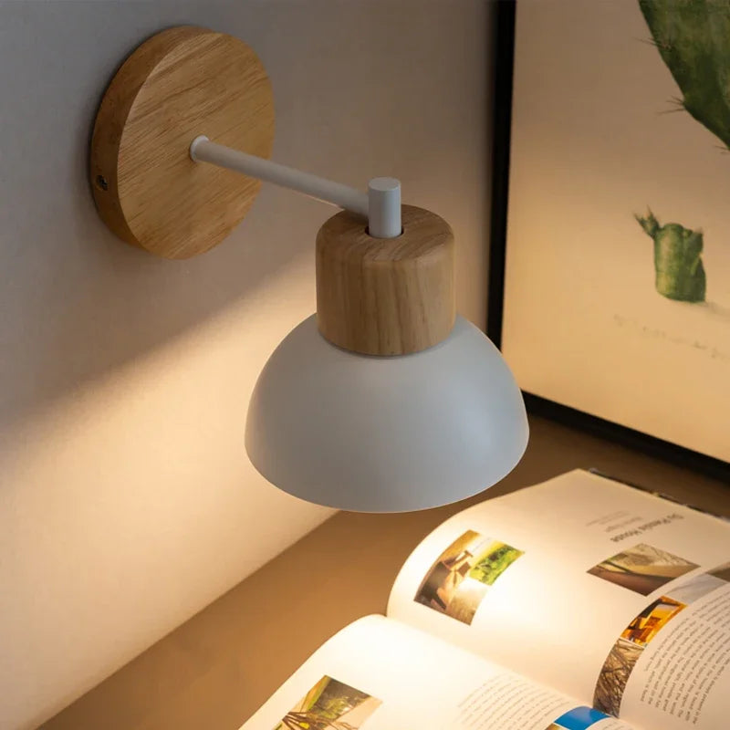 Nordic LED Wandleuchte mit Holzfuß – Elegante Eisen Wandlampe für Haus und Büroun 쓰기