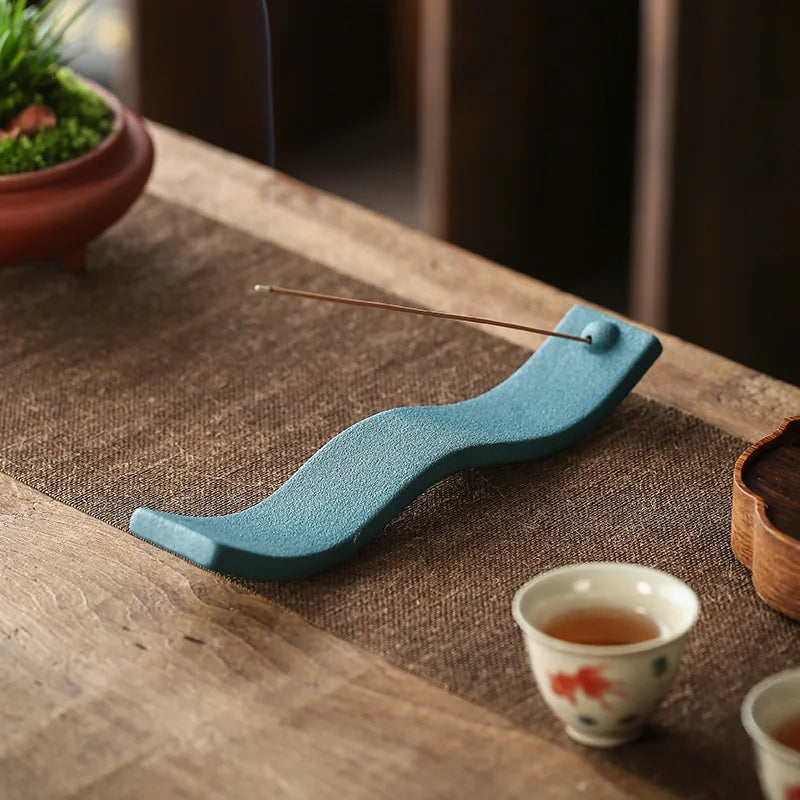 ZenWave – Eleganter Keramik Räuchergefäß mit beruhigendem Wellen-Design