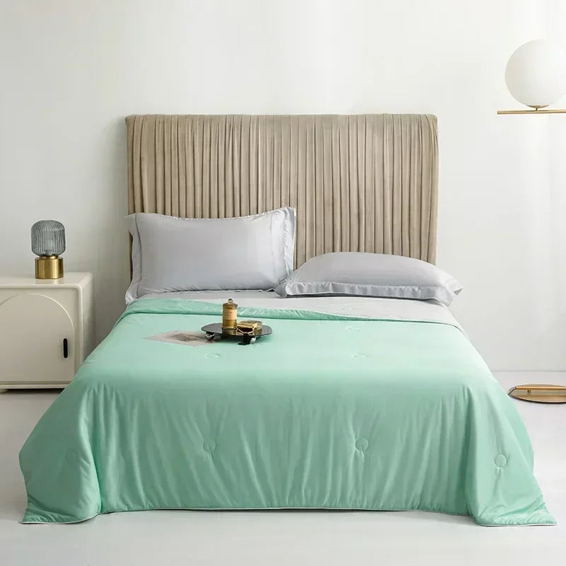 CoolBreeze – Luxuriöse atmungsaktive Kühldecke für optimalen Schlafkomfort