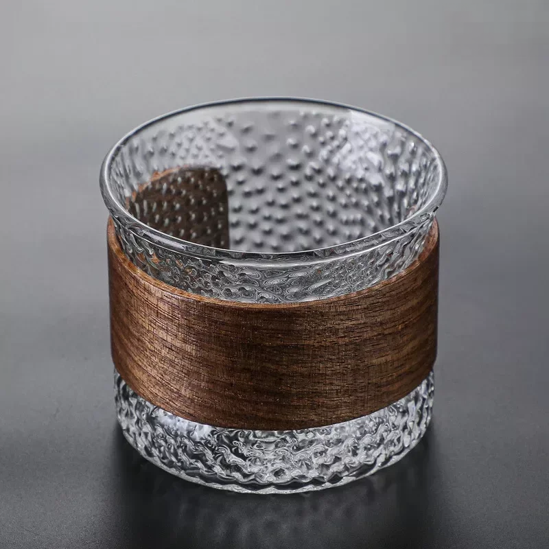 WoodFlow – Handgemachtes Tumbler-Glas mit Holzakzent für stilvolles Genießen