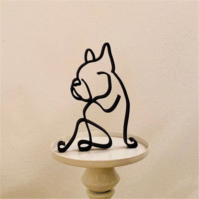 Eiserne Hunde- und Katzenskulpturen