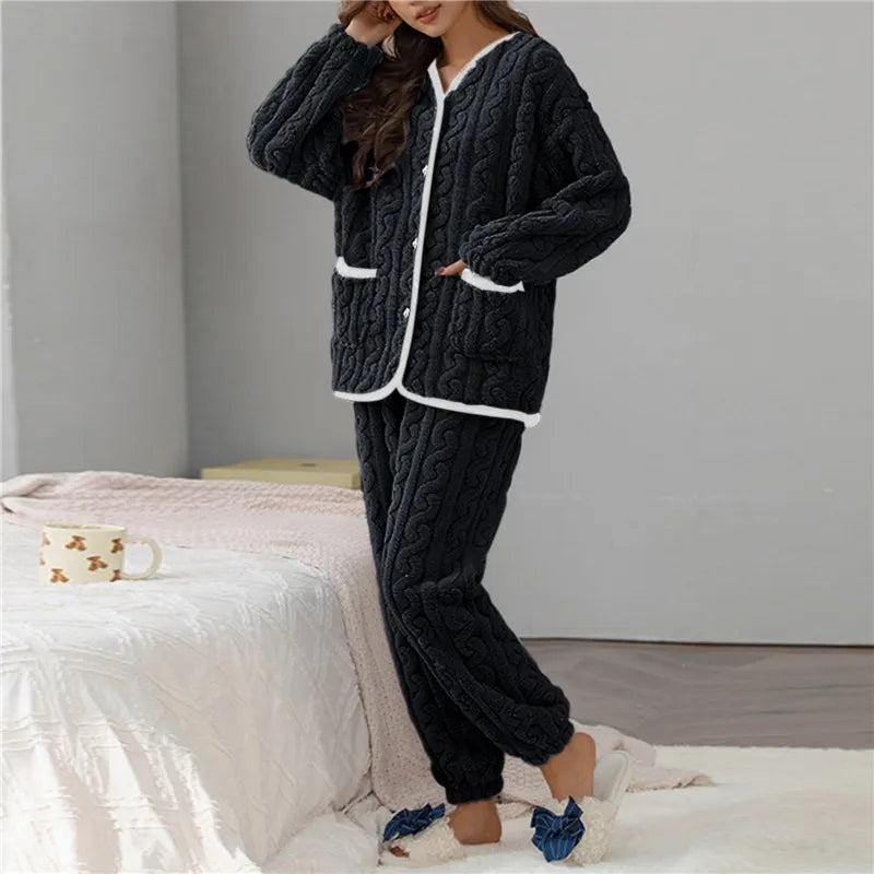 Paspeldetail Flauschiges Pyjama Set