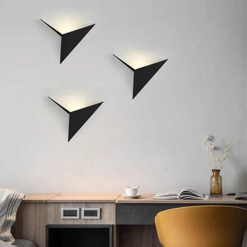 Moderne kreative dreieckige Wandlampe