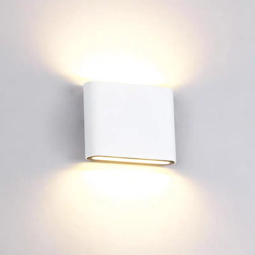 Wetterfeste Wandlampe Außen mit Sensor | GuardGlow