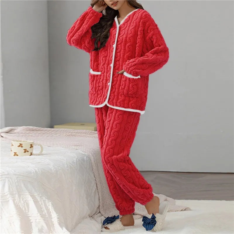 Paspeldetail Flauschiges Pyjama Set