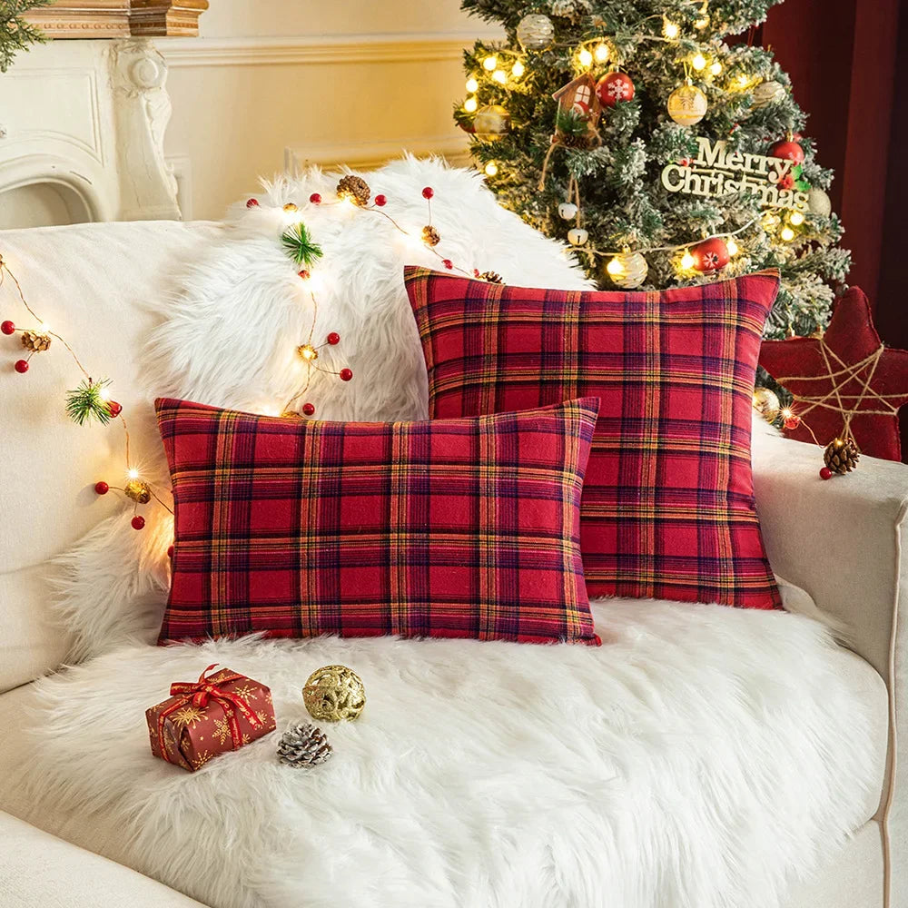 HolidayGlow – Weihnachtskaro Kissenbezug mit Schneeflockenmotiv für ein magisches Interieur