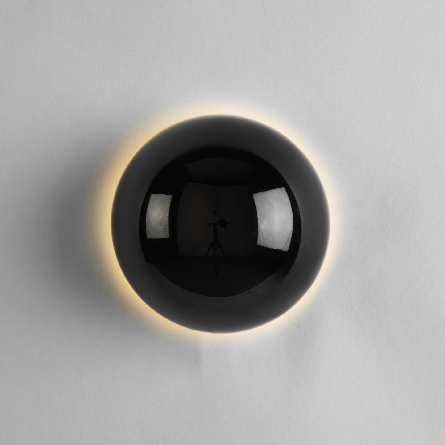 RoyaleGlow Elegante Runde Metall Wandlampe – Modernes Wohnaccessoire