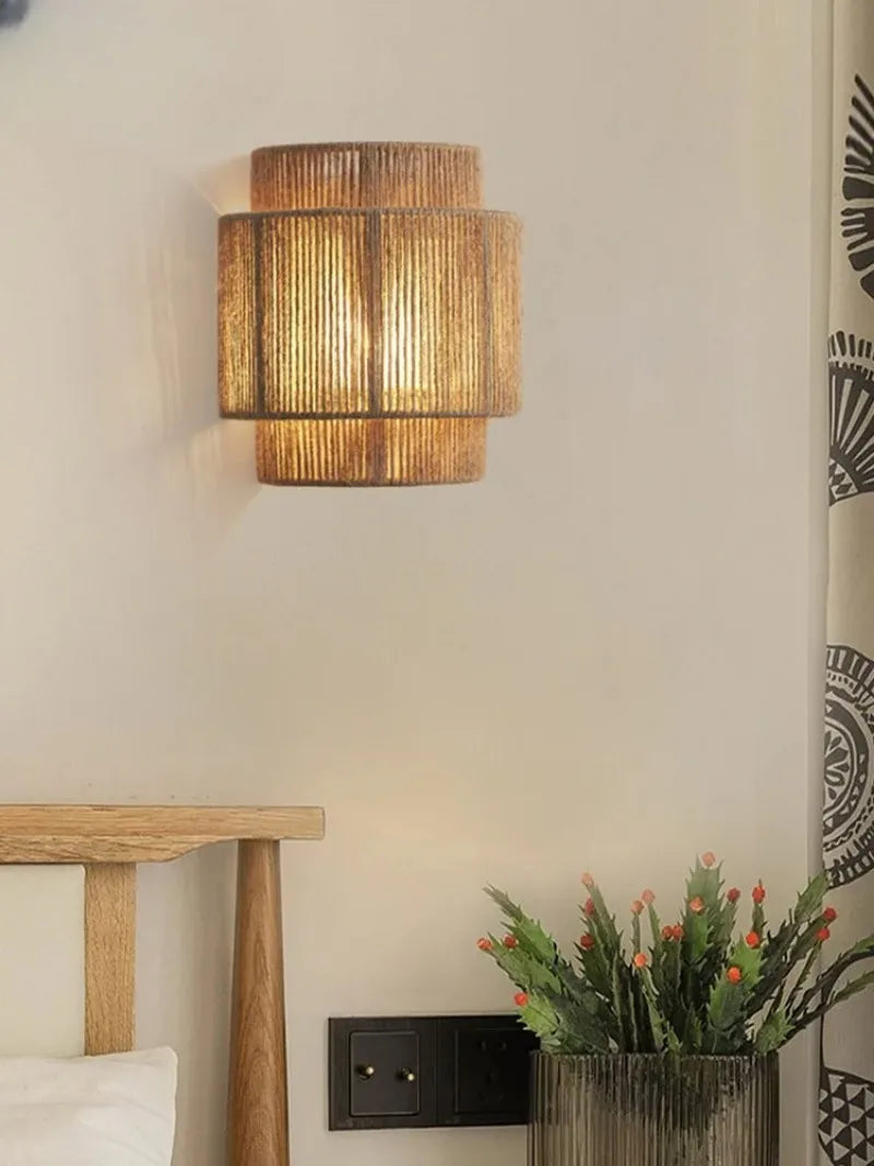Royaleva Wabi-Sabi Rattan Wandlampe mit LED E27 für Schlafzimmer & Wohnzimmer