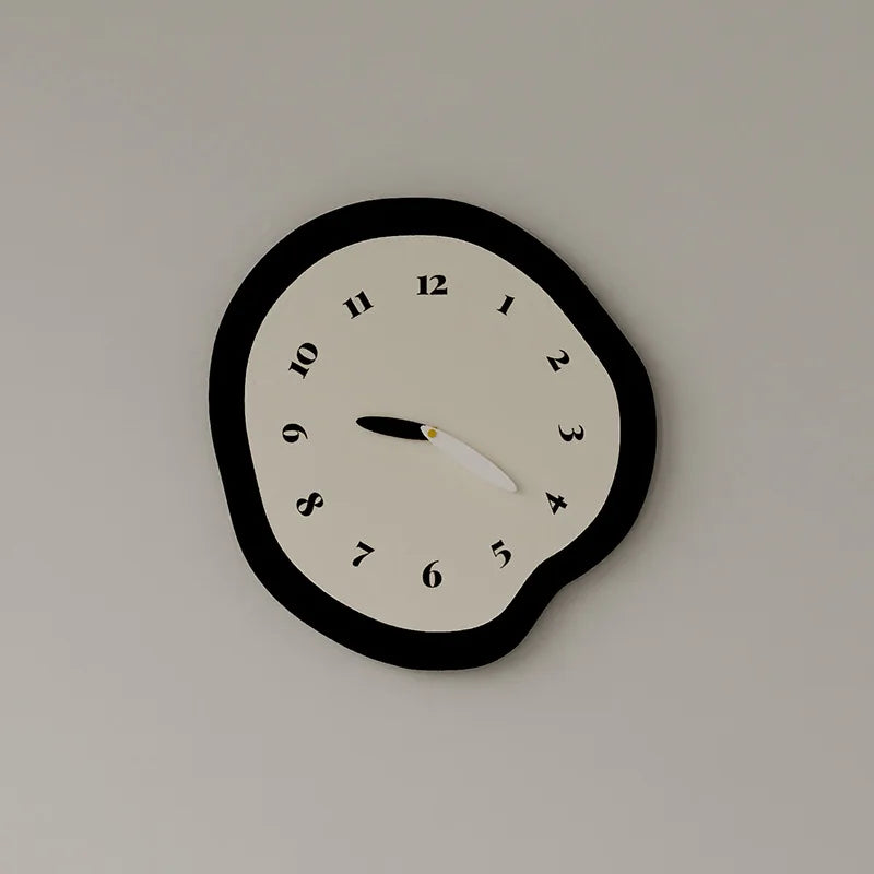 Garduru Skandinavische Wanduhr im Nordic Design