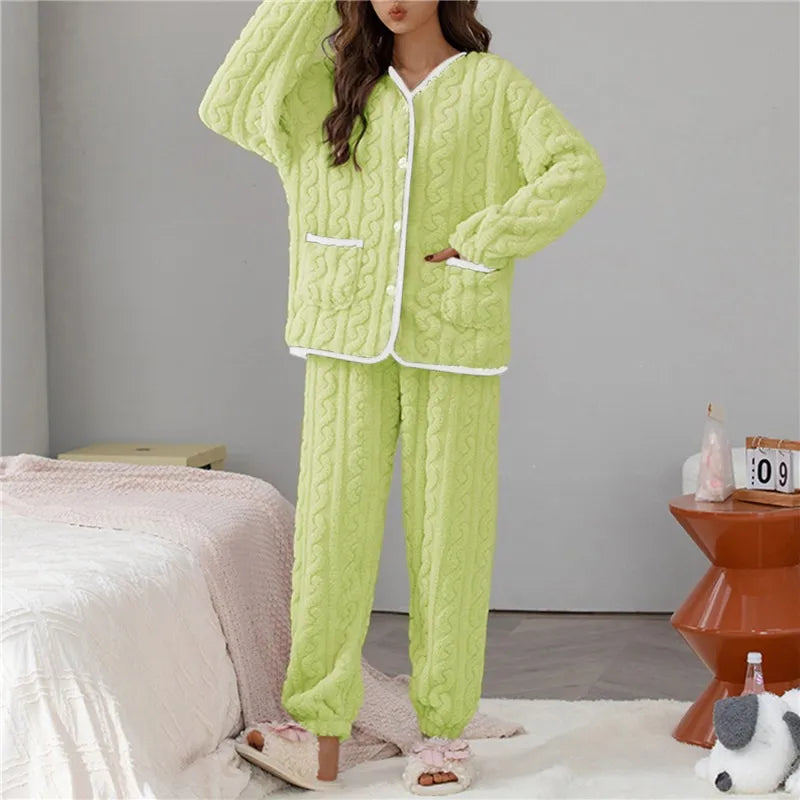 Paspeldetail Flauschiges Pyjama Set