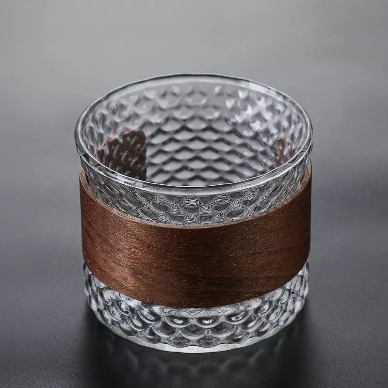 WoodFlow – Handgemachtes Tumbler-Glas mit Holzakzent für stilvolles Genießen