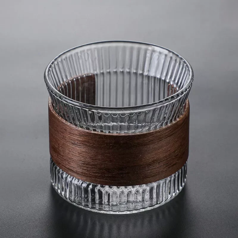 WoodFlow – Handgemachtes Tumbler-Glas mit Holzakzent für stilvolles Genießen