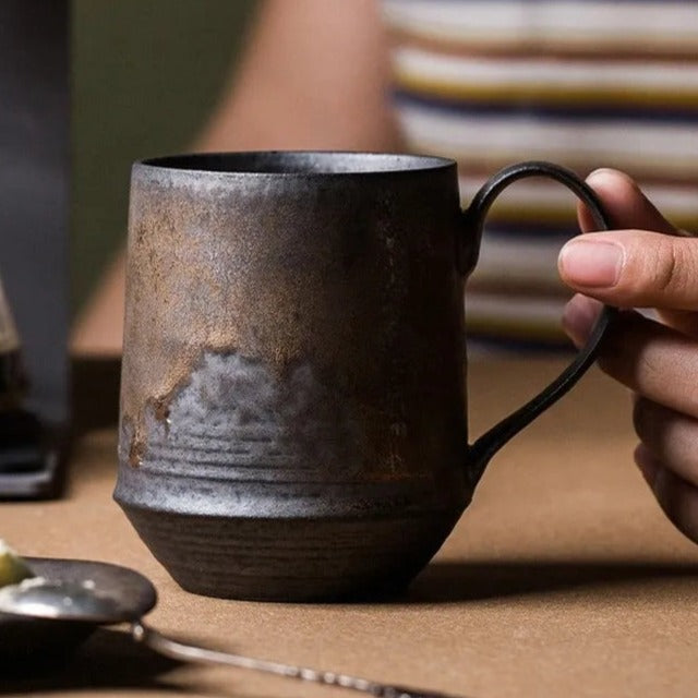 HarvestStone – Handgefertigte rustikale Keramiktasse für ein warmes, nostalgisches Erlebnis