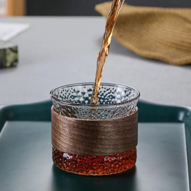 WoodFlow – Handgemachtes Tumbler-Glas mit Holzakzent für stilvolles Genießen
