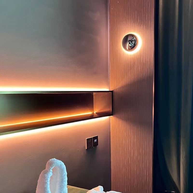 RoyaleGlow Elegante Runde Metall Wandlampe – Modernes Wohnaccessoire