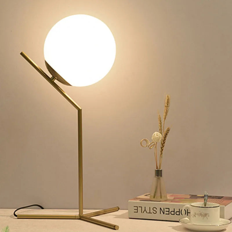 LED Tischlampe für das Home Office - Elegantes Design, einstellbare Helligkeit