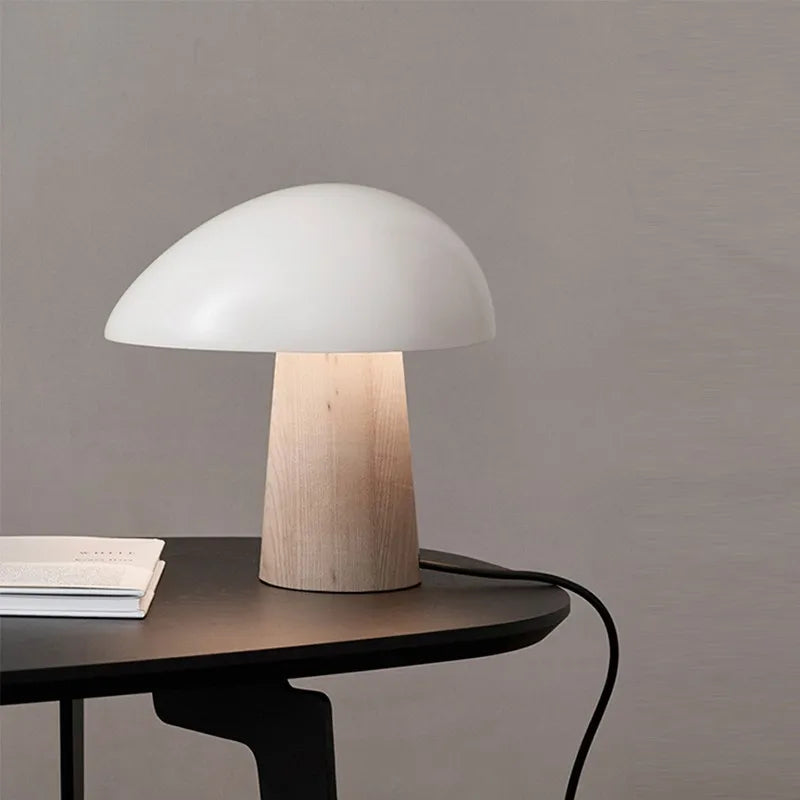 Tischlampe Juno - Minimalistisches skandinavisches Design aus Holz und Metall, LED-Beleuchtung