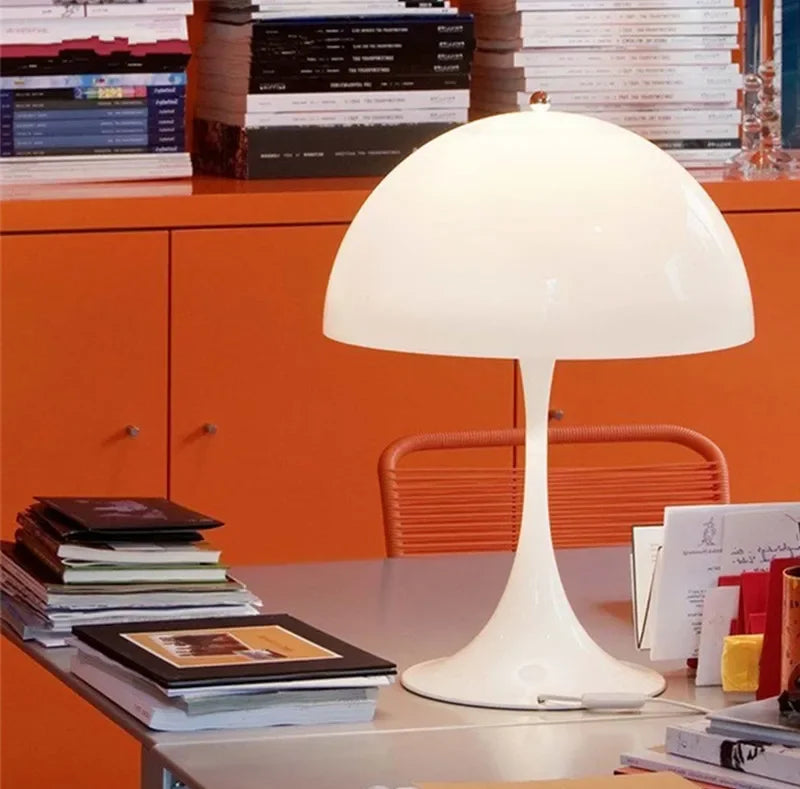 Retro Dänische Tischlampe/ Stehlampe - Ikonisches Pilzdesign für moderne Räume