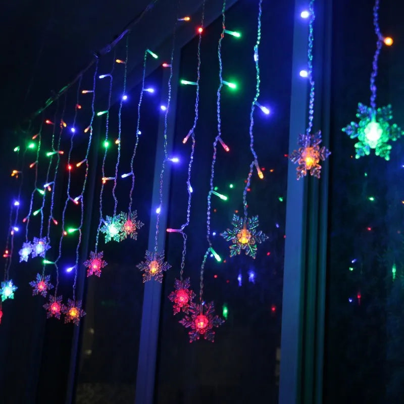 LED Lichterkette mit Schneeflocken – Bunte Deko-Lichter für Weihnachten und Festdekoration