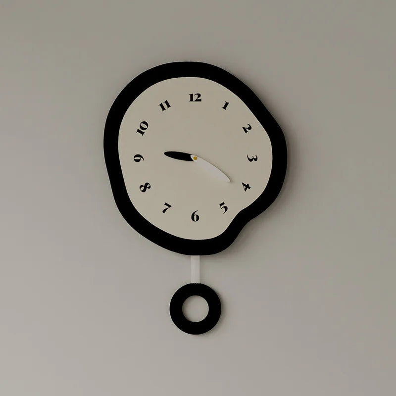 Garduru Skandinavische Wanduhr im Nordic Design