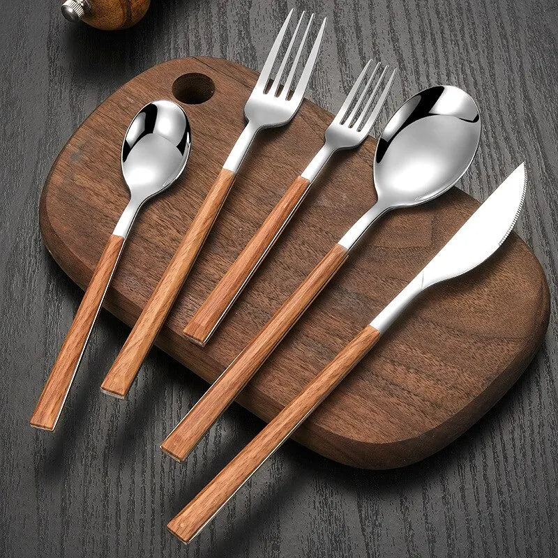 OakElegance – Luxuriöses Besteckset mit Holzgriffen für ein stilvolles Tischvergnügen