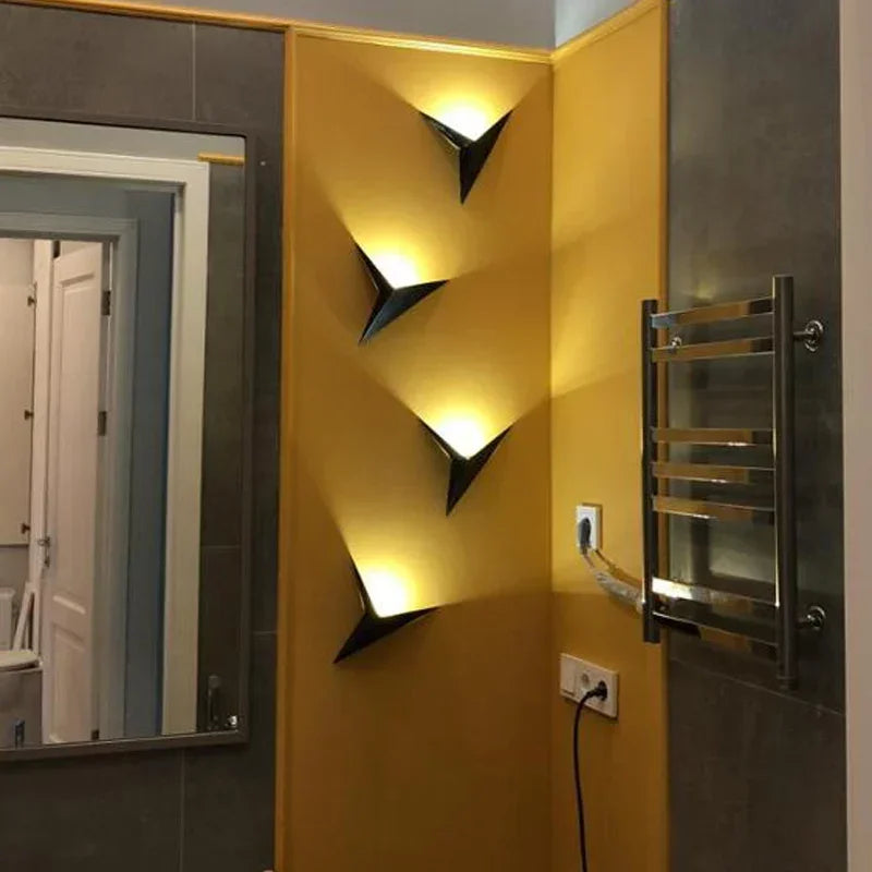 Moderne kreative dreieckige Wandlampe