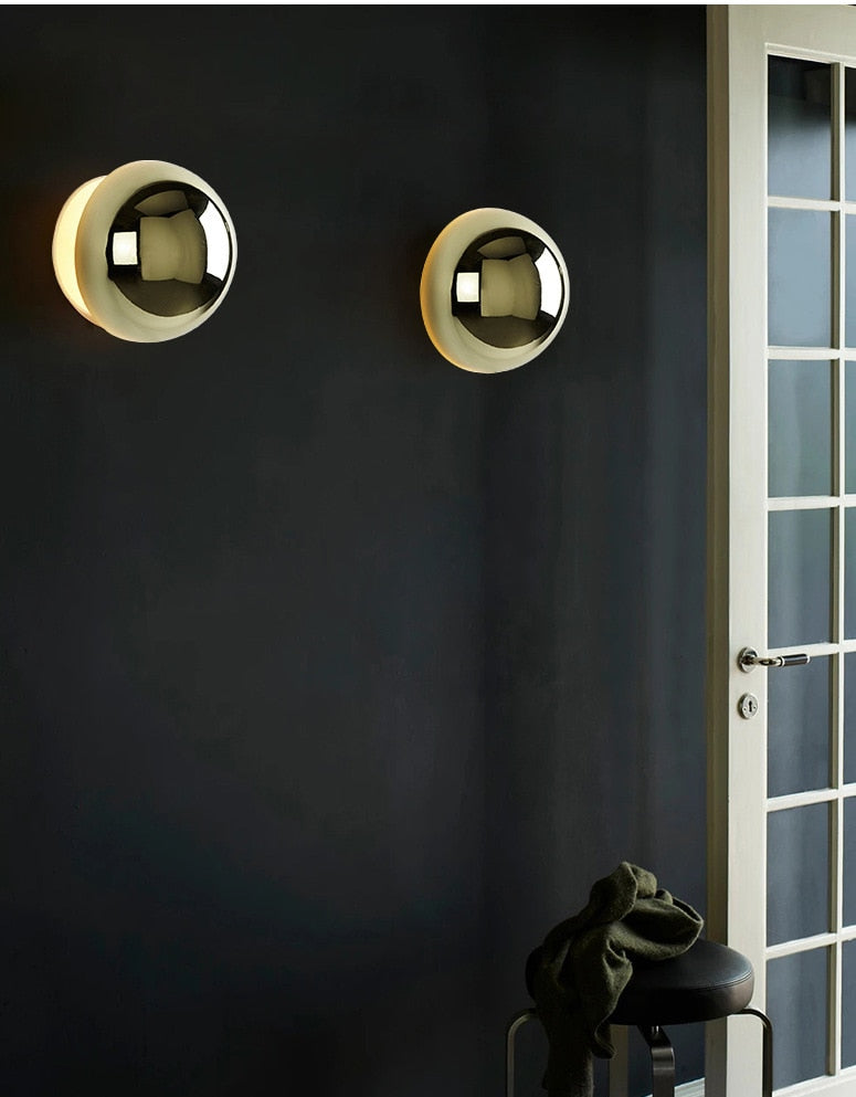 RoyaleGlow Elegante Runde Metall Wandlampe – Modernes Wohnaccessoire