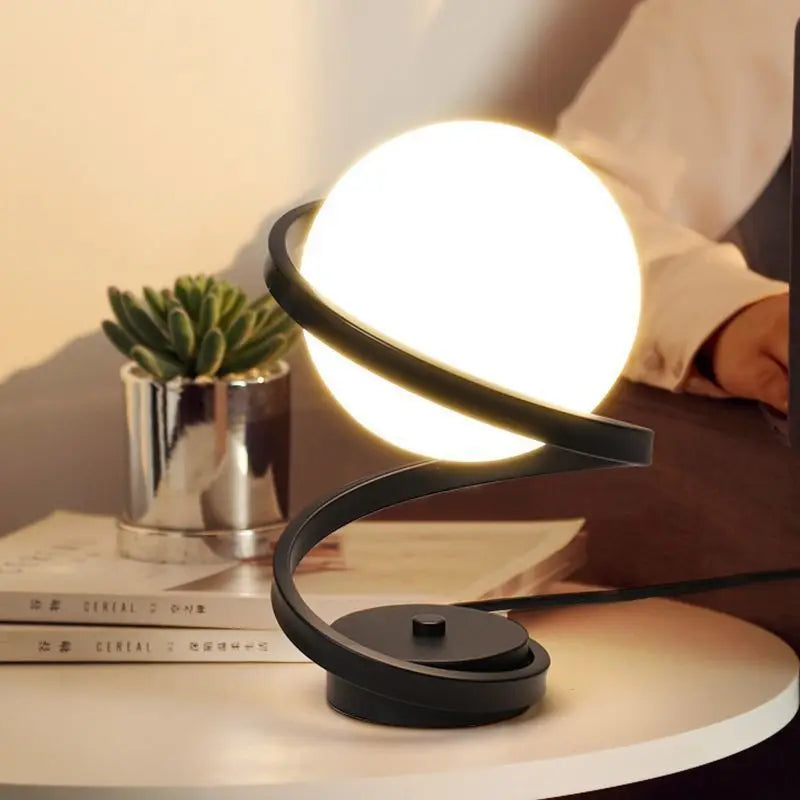 SpiralGlow – Tischlampe mit elegantem Spiraldesign