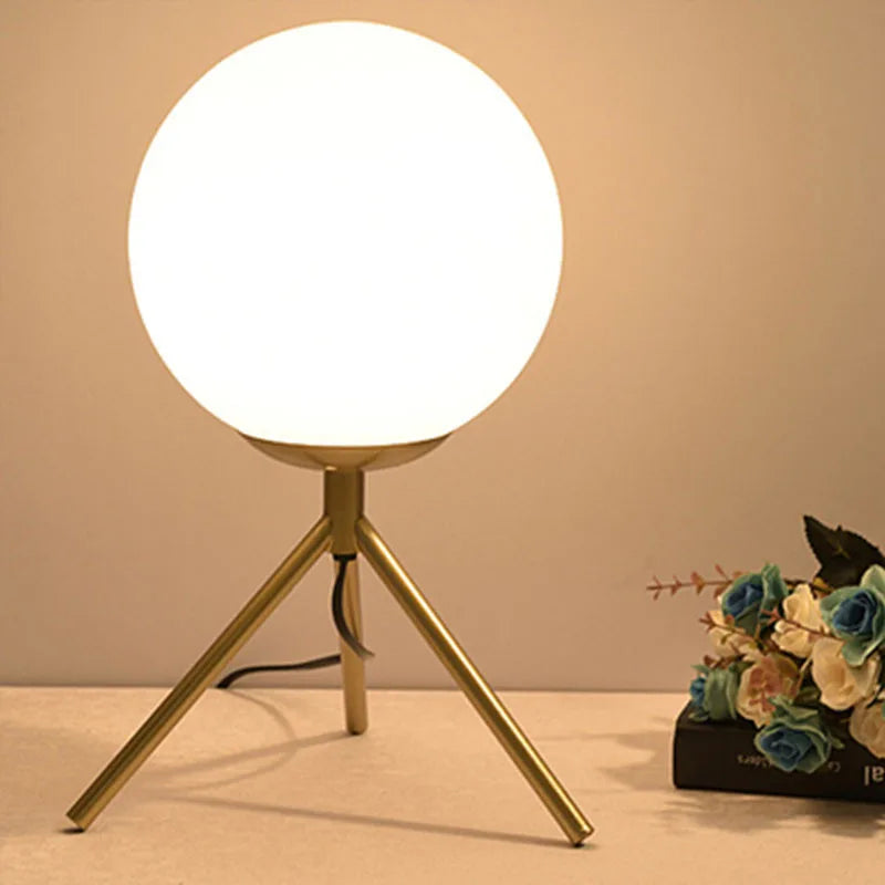 LED Tischlampe für das Home Office - Elegantes Design, einstellbare Helligkeit