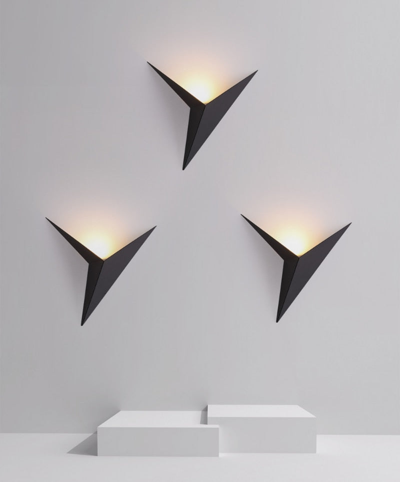 Dreieckige Wandlampe für modernes Licht | GlowLuxury
