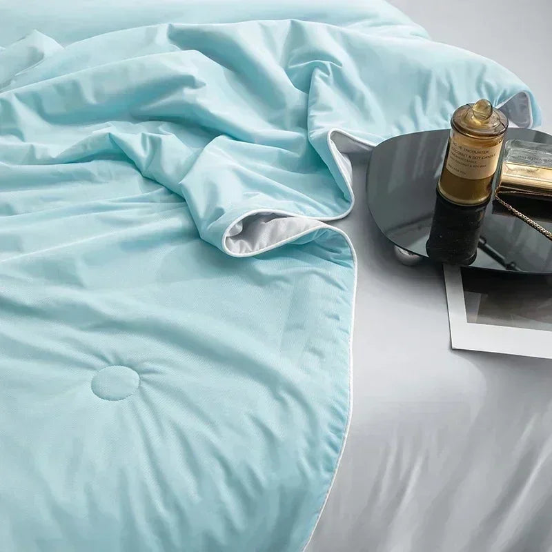 CoolBreeze – Luxuriöse atmungsaktive Kühldecke für optimalen Schlafkomfort