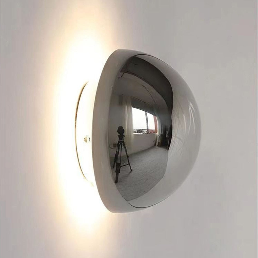 RoyaleGlow Elegante Runde Metall Wandlampe – Modernes Wohnaccessoire