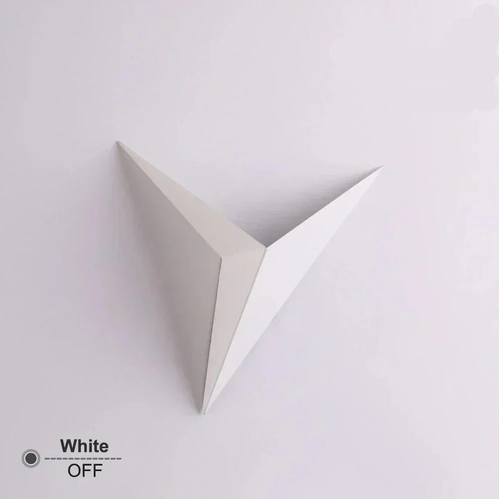 Moderne kreative dreieckige Wandlampe