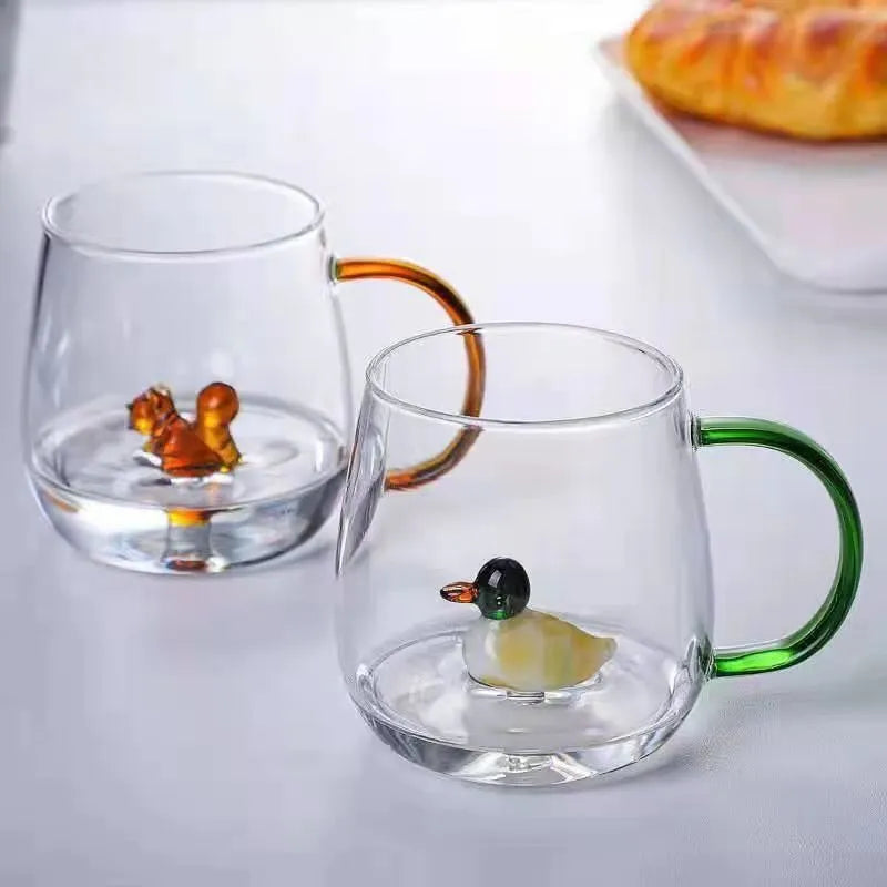 Becher mit Griff im Ichendorf-Stil mit Ornament in Grundfarbe