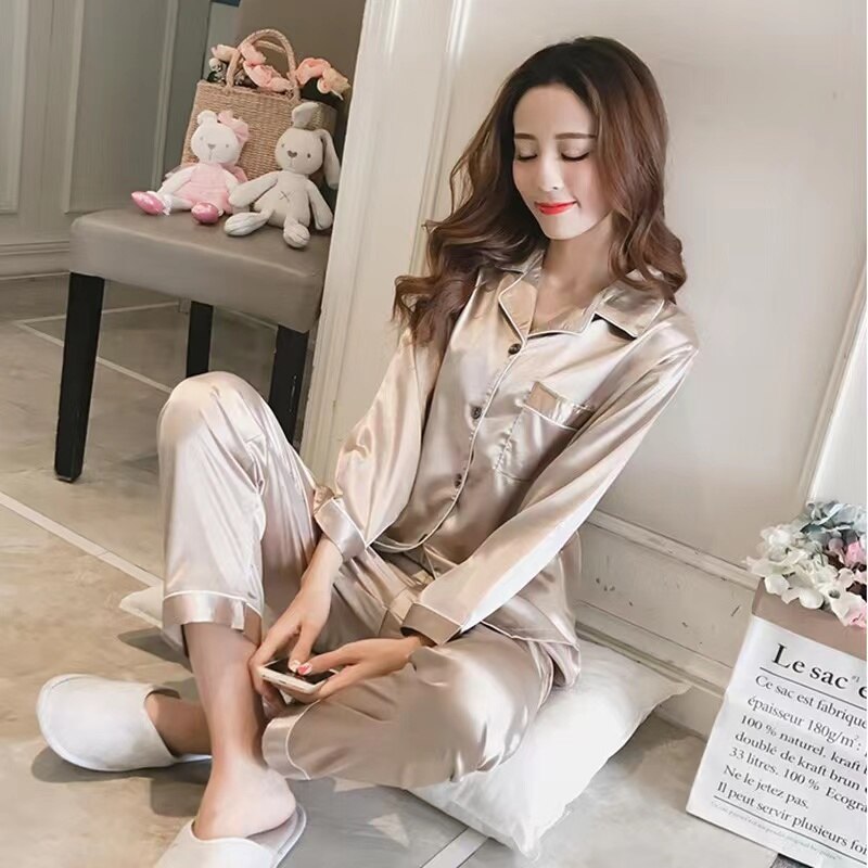 Luxuriöses Satin Pyjama Set für Frauen
