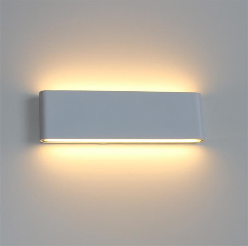 Wetterfeste Wandlampe Außen mit Sensor | GuardGlow