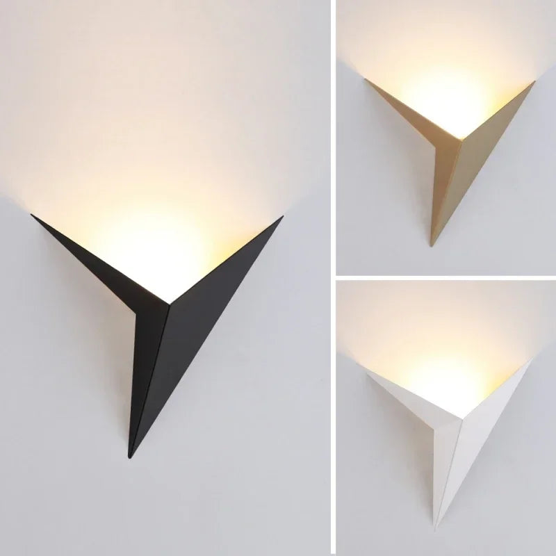 Moderne kreative dreieckige Wandlampe