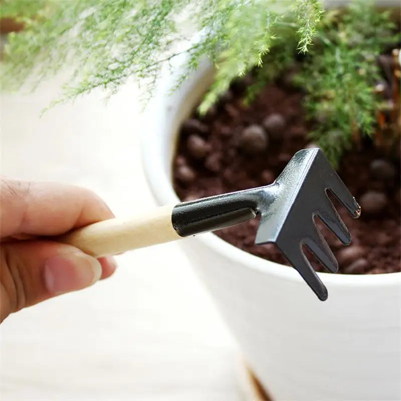 3-teiliges Gartenwerkzeug-Set mit Holzgriffen – Handliche Schaufel, Rechen und Hacke für die Gartenpflege