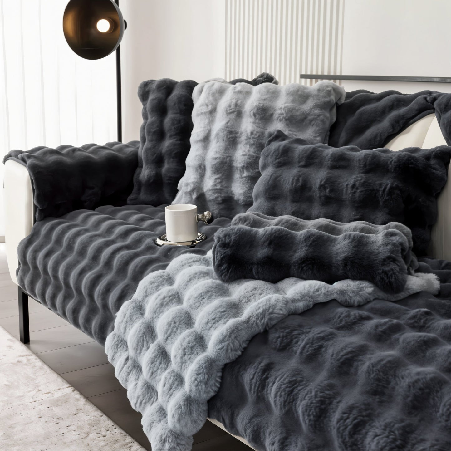 RoyaleGlow Luxus Sofabezug - Ultra-weicher Steppschutz