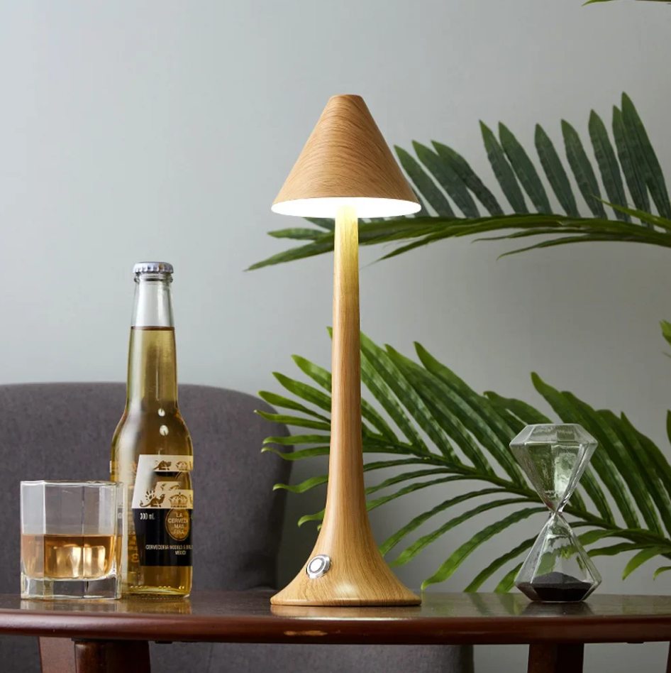 WoodLume – Dimmierbare LED-Tischlampe mit elegantem Holzdesign