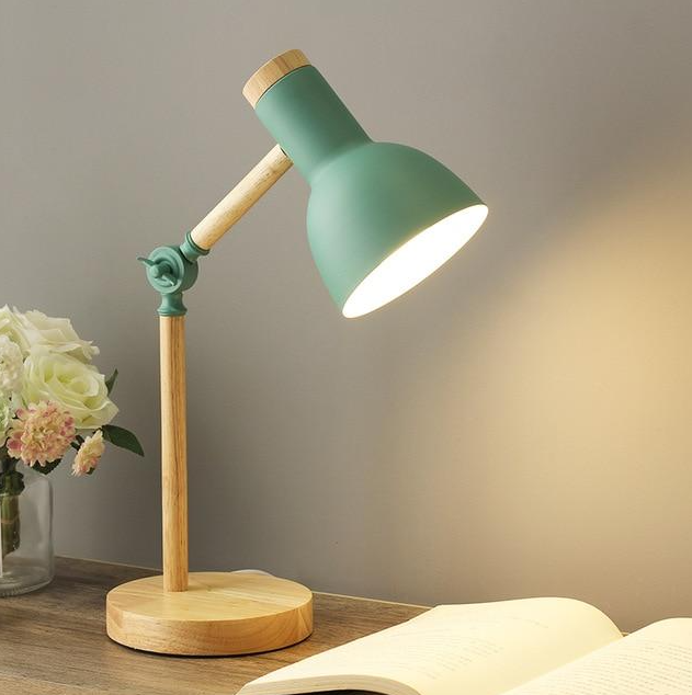 Skandinavische Tischlampe aus Holz
