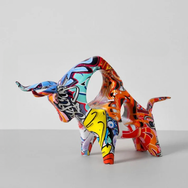 ArtToro – Luxus Stierstatue mit Graffiti-Design für ein modernes Interieur