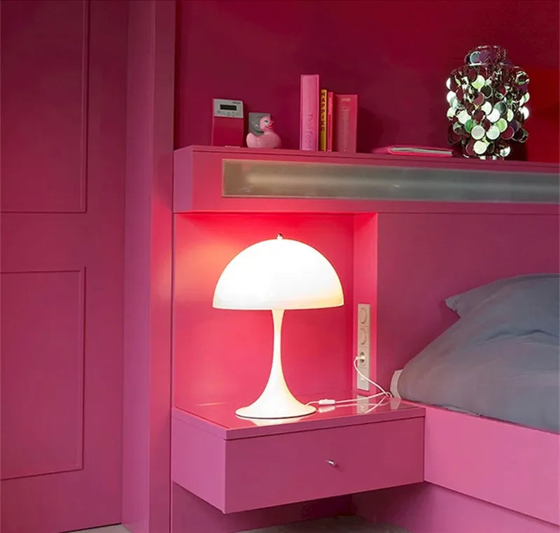 Retro Dänische Tischlampe/ Stehlampe - Ikonisches Pilzdesign für moderne Räume