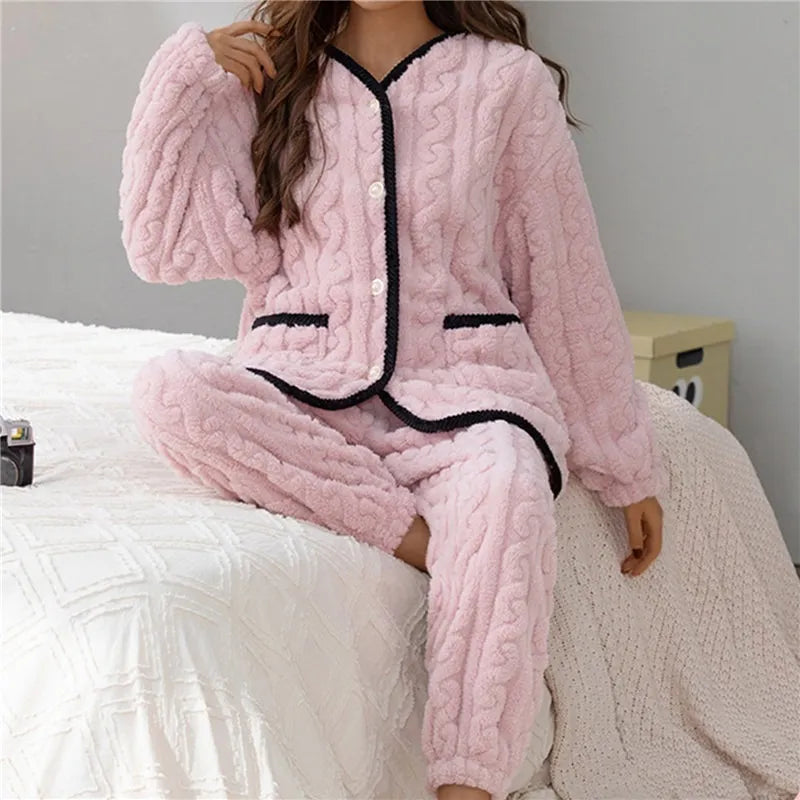 Paspeldetail Flauschiges Pyjama Set