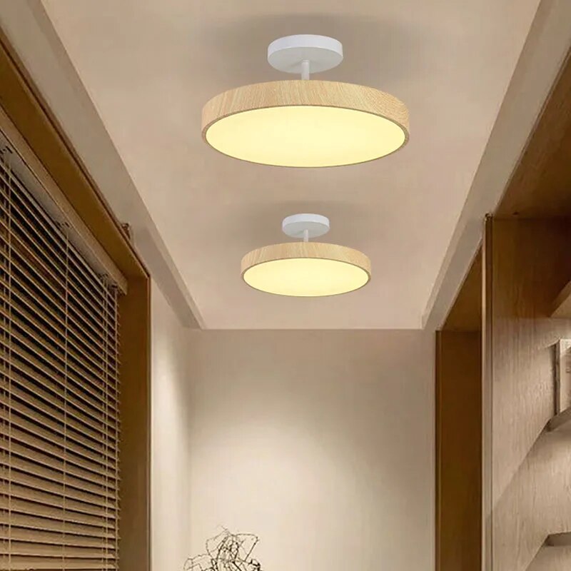 Deckenleuchte mit Holz und LED Semi Flush